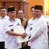Menteri ATR/BPN Serahkan 455 Sertifikat Aset dan Tanah Wakaf di Sultra