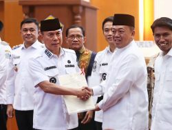 Menteri ATR/BPN Serahkan 455 Sertifikat Aset dan Tanah Wakaf di Sultra