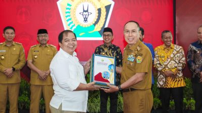 Gubernur Sultra Serahkan LKPD 2025, Optimistis Raih Kembali Opini WTP