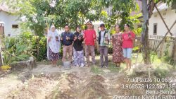 Penyuluh Pertanian Bersama Lurah dan Ketua PKK Kelurahan Benu-Benua Dampingi Warga Tanam Sayuran
